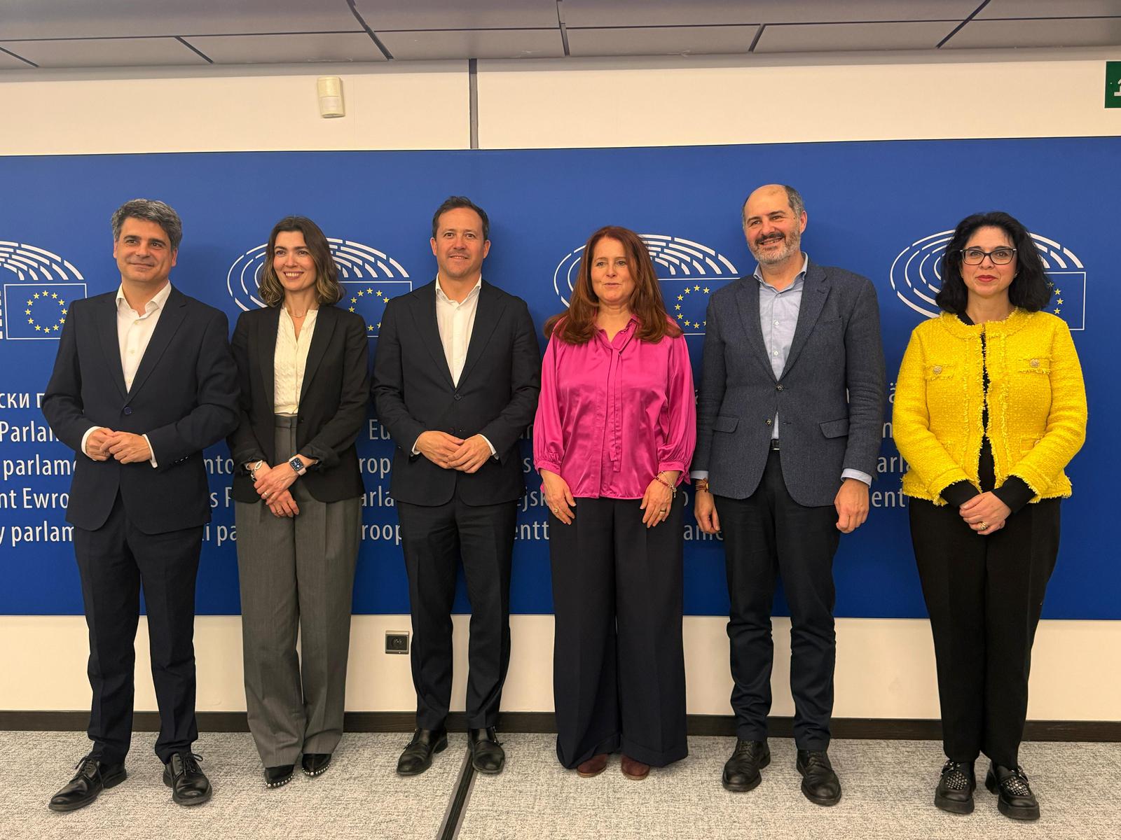 Velázquez expone en Bruselas las políticas en materia de vivienda, turismo y eficiencia energética puestas en marcha por el Gobierno Municipal