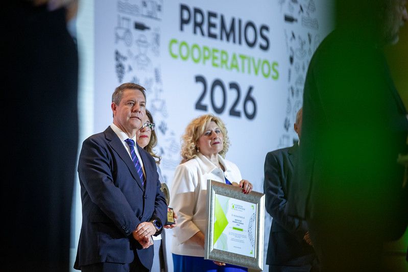 El presidente de Castilla-La Mancha anuncia un Plan de Relevo Generacional de cooperativas para incentivar el ingreso de jóvenes en el campo