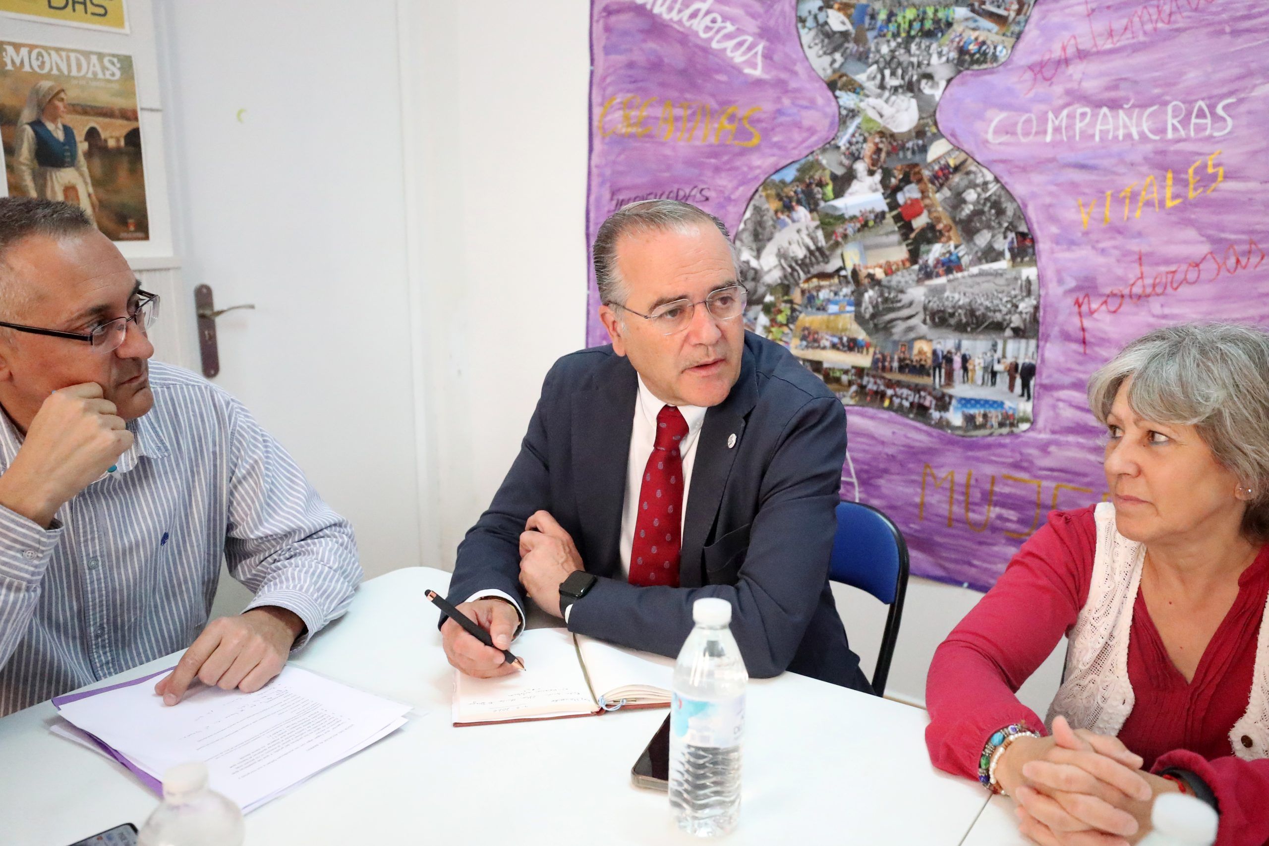 El alcalde mantiene un encuentro con la Asociación de Vecinos Fray Hernando para escuchar sus propuestas