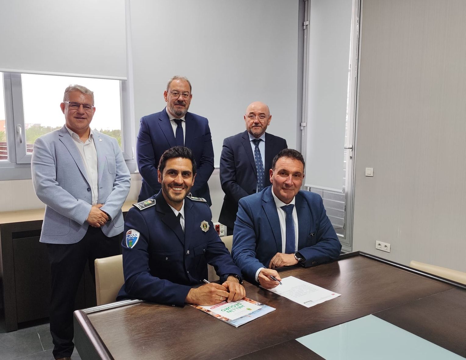 Servicio de Emergencias 1-1-2 Castilla-La Mancha y Ayuntamiento de Hellín firman un protocolo para asegurar la coServicio de Emergencias 1-1-2 Castilla-La Mancha y Ayuntamiento de Hellín firman un proordinación en situaciones de emergencia en el municipio